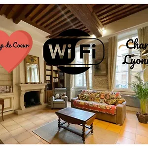 coeur-vieux-lyon-60-m2-lumineux-tout-confort.hotels-rhonealpes.com/